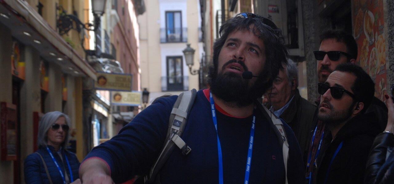 Enrique guiding a group of tourists through Madrid