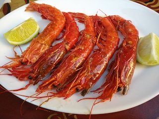 shrimps served with lemon